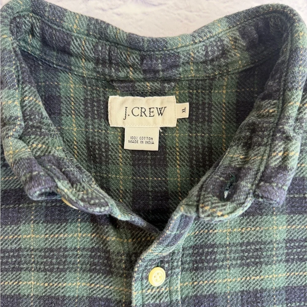 J. Crew Dark Green and Navy Plaid Men's Flannel Shirt. Size XL.